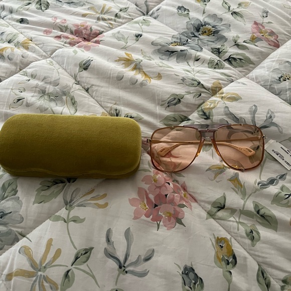 gold gold/pink gucci frames. brand new never worn, need gone ASAP - Picture 5 of 5